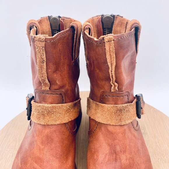 Frye Boots Womens 7.5 Tan Leather Back Zip Vicky Ankle Engineer Moto Biker - Picture 4 of 13